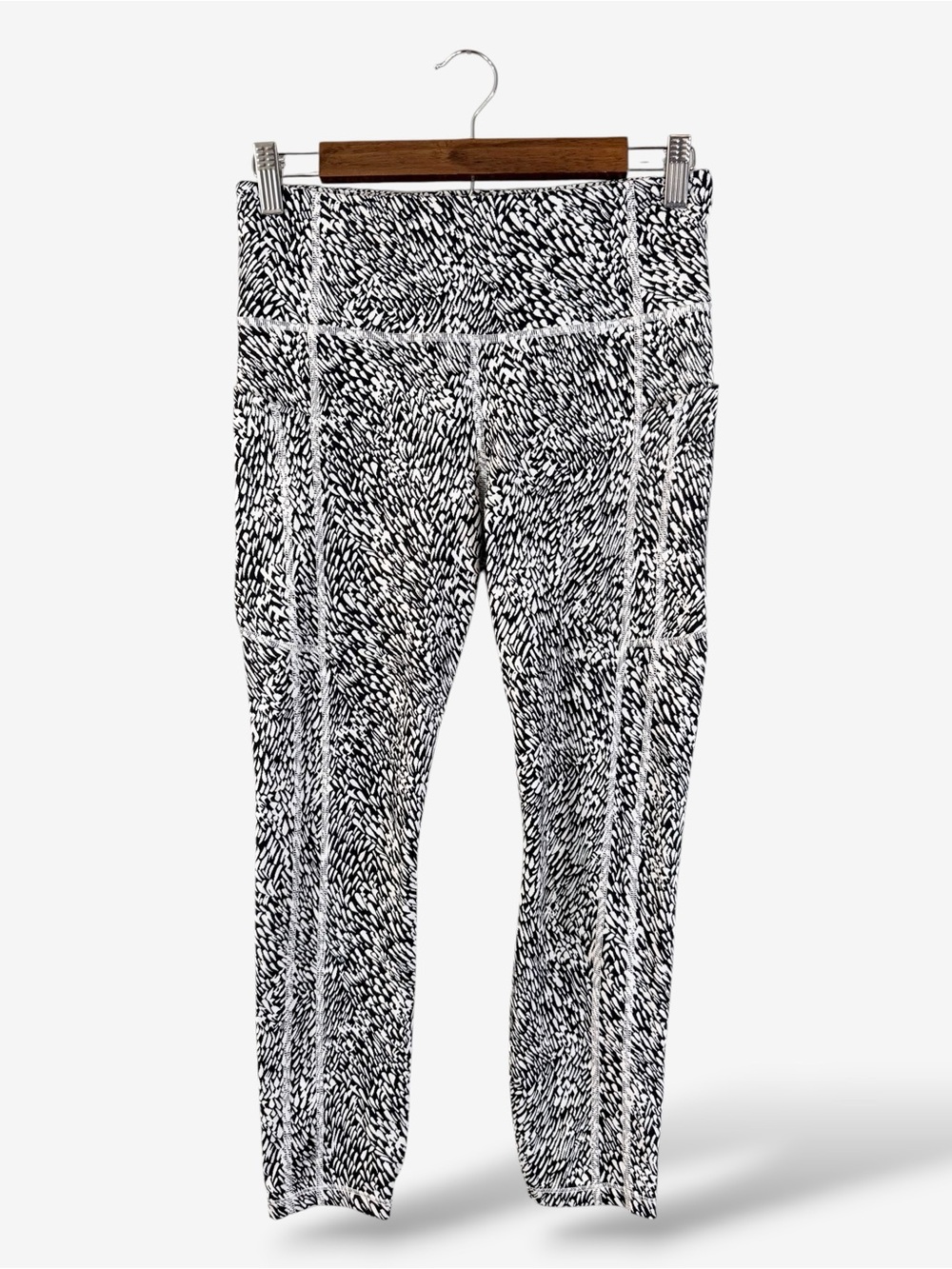 Athleta Ultimate Stash II Tights 7/8 Length Size M Black White Print Athleisure